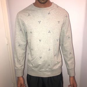 MENS SMALL GRAY LONG SLEEVE SHIRT WITH DESIGN